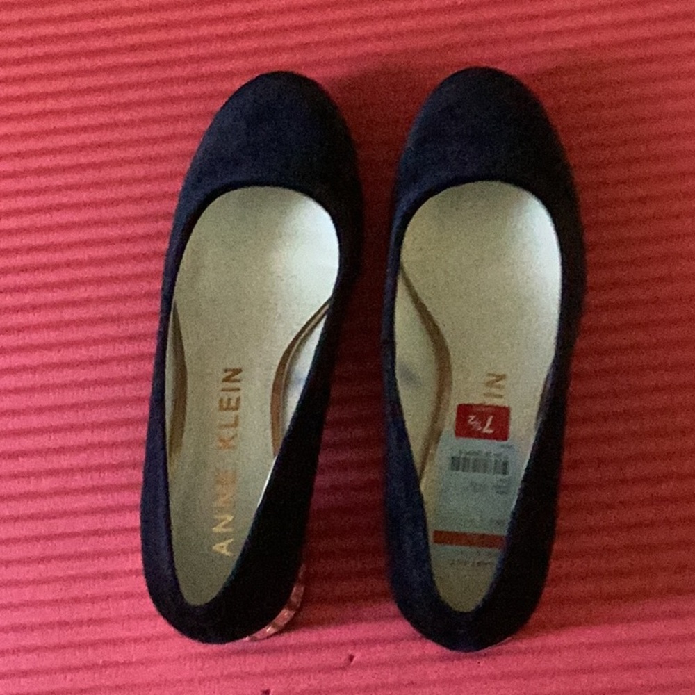 Anne Klein 7.5 Black Suede Round-Toe Women’s Flats